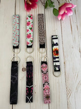 Load image into Gallery viewer, Wristlets - Miane&#39;s Shoppe